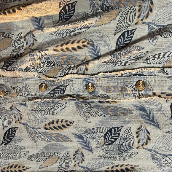 Women’s Button Down short sleeve Blouse- NWT - Picture 2 of 2